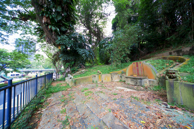 Graves of Tan Tock Seng, Chua Seah Neo & Wuing Neo
