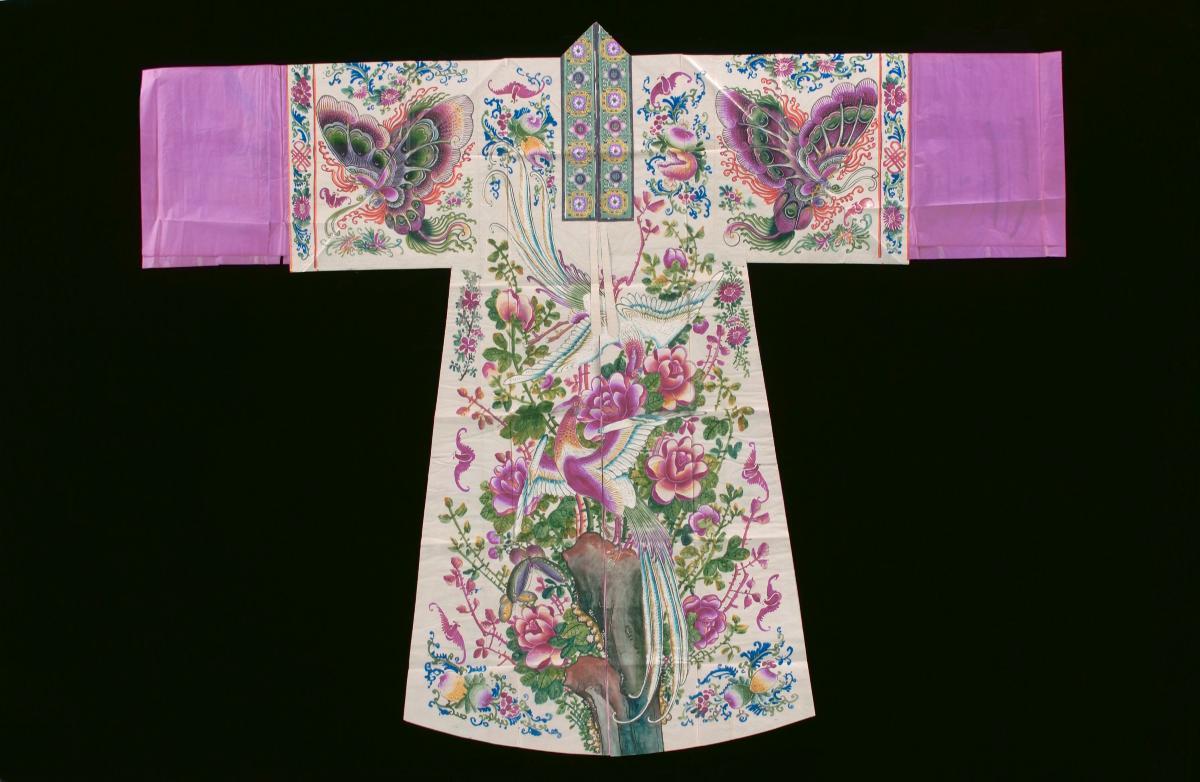 A paper robe with patterns