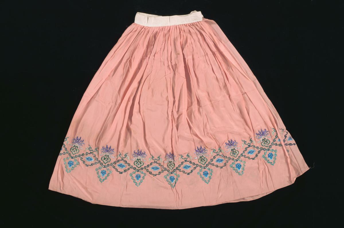 Pink skirt flower embroidery best sale