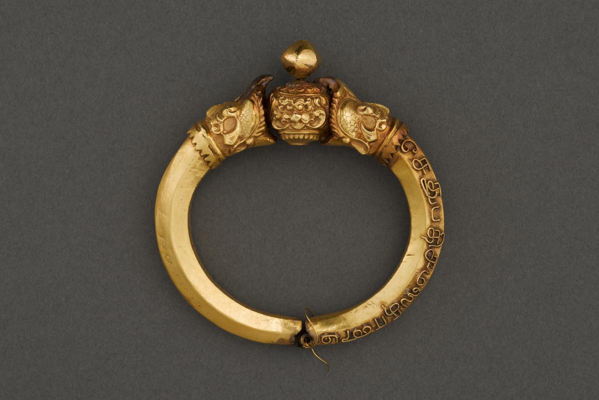 Gold bangle with royal inscription