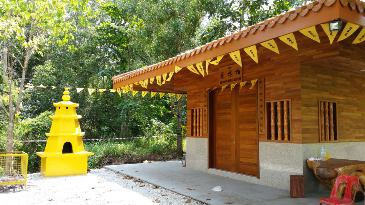 The German Girl Shrine is also known as "Na Du Gu Niang". It is located adjacent to the former Aik Hwa (Ketam) Granite Quarry and has seen reconstruction in recent years.