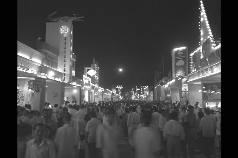 <strong>Photograph of the crowd at the Happy World trade exhibition</strong><br>
Reproduction <br>
7 August 1953<br>
Ministry of Information and the Arts Collection<br>
Courtesy of the National Archives of Singapore<br>
<div> </div>
<br>
Gay World used to be known as Happy World – it was renamed in 1964.