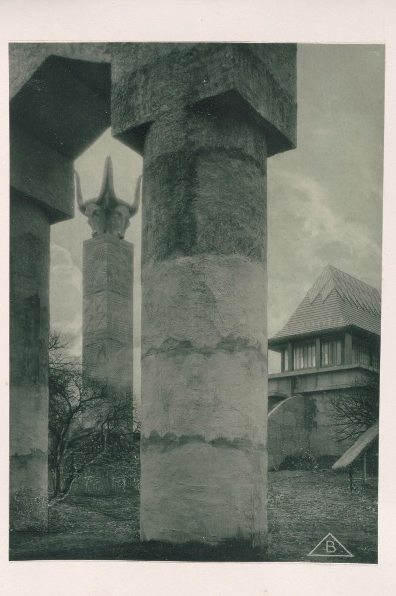 1222667