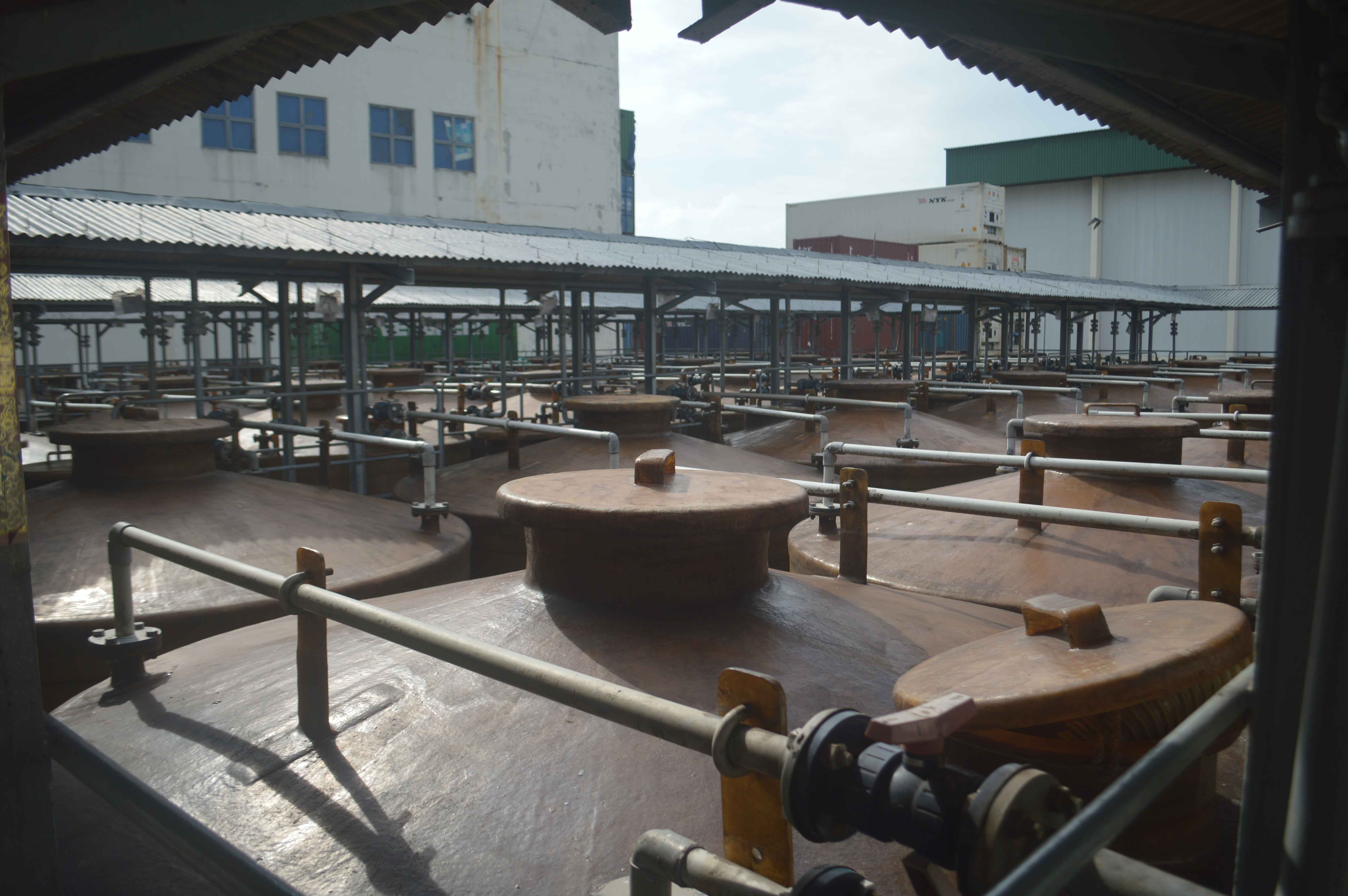 Both light and dark soya sauces are made by fermenting soya beans with a mixture of mould and yeast fungi in vats.